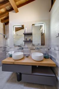 A bathroom at Ca' Gremal - Casa vacanze tra le colline del Garda - Calmasino di Bardolino