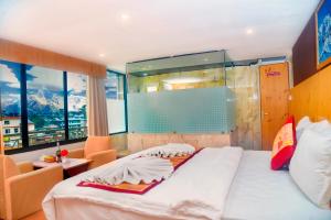 Uma cama ou camas num quarto em Trekkers Inn Boutique Hotel Pokhara