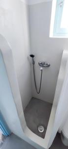 A bathroom at Cactus Beach Paros
