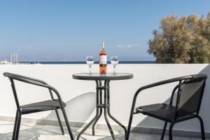 A balcony or terrace at Cactus Beach Paros