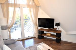 TV a/nebo společenská místnost v ubytování C l e a n&C o z y Apartmani Divcibare