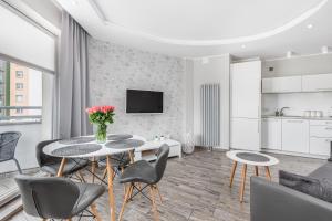 a living room with a table and chairs at PREMIUM Apartments Bandurskiego in Szczecin