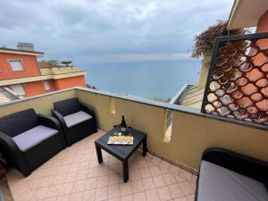 A balcony or terrace at Camy’s Sunset Bay-Attico vista mare