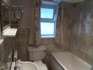 Gallery image of Beachcomber in Swansea