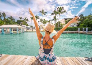 The swimming pool at or close to Sun Outdoors Key Largo