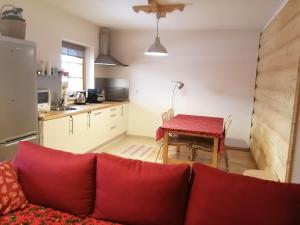 Kuchyňa alebo kuchynka v ubytovaní Apartament Markówka w Kościelisku