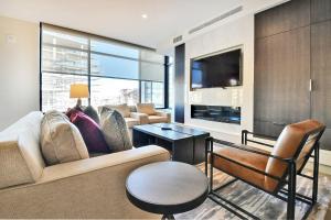 Μια τηλεόραση ή/και κέντρο ψυχαγωγίας στο Luxurious 3 BR in Canyons Village- Ski In Out