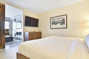 Ένα ή περισσότερα κρεβάτια σε δωμάτιο στο New 1 BR Residence in Canyons Village- Ski In Out +22 φωτογραφίες