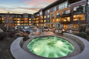 Πισίνα στο ή κοντά στο New 1 BR Residence in Canyons Village- Ski In Out
