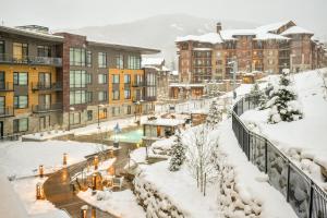 una ciudad cubierta de nieve con edificios en 3BR Luxury Residence in Canyons Village- Ski in ski out! condo, en Park City