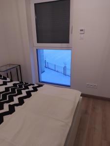 Posteľ alebo postele v izbe v ubytovaní Apartament z widokiem