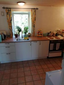 Kuchyň nebo kuchyňský kout v ubytování Stenhøj Bed and Breakfast, v. Jette og Marius