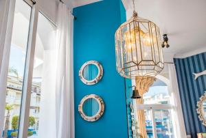 Fotografia z galérie ubytovania Popeye Suite Puerto Marina espectacular apartamento dentro de la Isla de Puerto Marina con Piscina en cubierta y a 1 minuto de la playa v destinácii Benalmádena