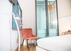 Posteľ alebo postele v izbe v ubytovaní Popeye Suite Puerto Marina espectacular apartamento dentro de la Isla de Puerto Marina con Piscina en cubierta y a 1 minuto de la playa