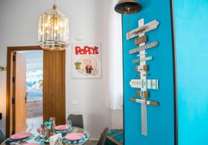Fotografia z galérie ubytovania Popeye Suite Puerto Marina espectacular apartamento dentro de la Isla de Puerto Marina con Piscina en cubierta y a 1 minuto de la playa v destinácii Benalmádena