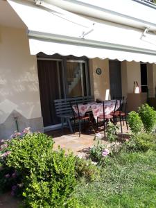 Taman di luar Cosy flat in the center of Kalithea,Chalkidiki