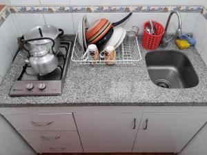 Dapur atau dapur kecil di Hospedaje Los Abuelos