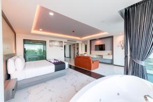 Gallery image of The Proud Hotel Pattaya - SHA Certified in North Pattaya