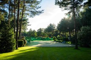 Zahrada ubytování SILVA Guest House - dom wczasowy, tenis, basen, balia i sauna
