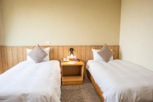 Postel nebo postele na pokoji v ubytování Holiday Hotel