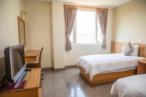 TV a/nebo společenská místnost v ubytování Holiday Hotel