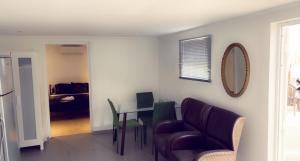 A seating area at Apartment Curacao