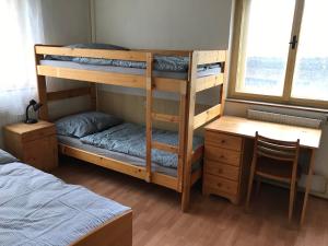 Katil dua tingkat atau katil-katil dua tingkat dalam bilik di Chalupa NA KOPCI Krucemburk