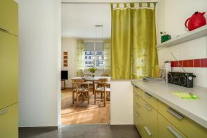 a kitchen with a table and a dining room at Ferienwohnung am Schloss in Heiligenberg
