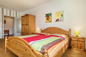 Ένα ή περισσότερα κρεβάτια σε δωμάτιο στο Ferienwohnung am Schloss