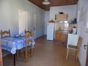 A kitchen or kitchenette at Apartments Elli - Nikos Még 31 kép