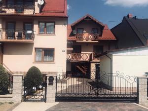 a large building with a gate in front of it at Noclegi u Wojtka in Sromowce Wyżne