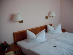 Una cama o camas en una habitación de Hotel Antares