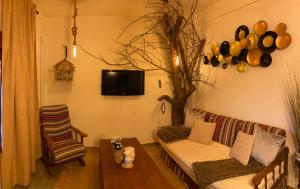 a living room with a couch and a table at Finca Las Fuentezuelas in Carataunas