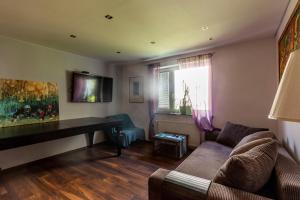 a living room with a couch and a desk at Villa Kava in Warsaw
