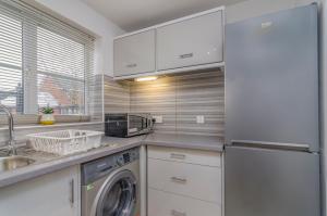 Η κουζίνα ή μικρή κουζίνα στο Kentmere Apartment Thamesmead