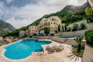 Kolam renang di atau dekat dengan Wonderful 2 bedroom With Beautiful Views apartments in Kotor Vista