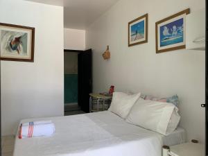 Postel nebo postele na pokoji v ubytování Amanda Suites MAO