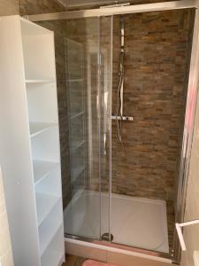 a shower with a glass door in a bathroom at Appartement - 6 voyageurs - Proche de la plage in Bray-Dunes