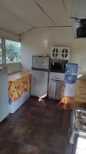 A kitchen or kitchenette at Cabañitas Remanso, baño privado