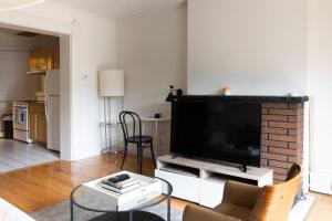 Steps to Bars, Lake, Eats with Easy Access by Zencity