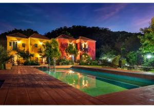 a house with a swimming pool at night at Davinci Di Khaoyai in Mu Si