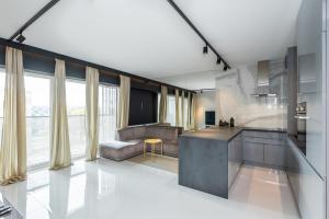 Kuchyňa alebo kuchynka v ubytovaní Super-Apartamenty International Fair