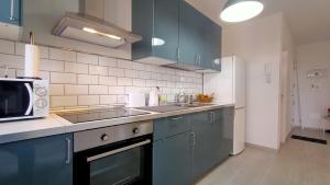 A kitchen or kitchenette at Alquilaencanarias- Medano Beach Tarajal