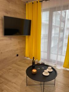 Televízia a/alebo spoločenská miestnosť v ubytovaní BALTICUS Promenada Gwiazd 14A apartament 88