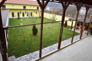 a view of a yard from the window of a building at Casa Simescu II in Caransebeş