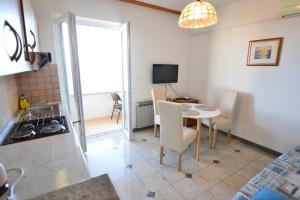 Kuchyň nebo kuchyňský kout v ubytování Apartments Šimić