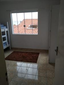 a room with a large window and a tile floor at Apartamento Espaçoso Renato Maia in Guarulhos