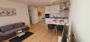 Kuchyň nebo kuchyňský kout v ubytování Apartman Galija 1
