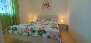 Postel nebo postele na pokoji v ubytování Apartman Galija 1