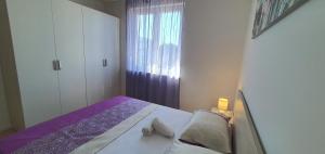 Postel nebo postele na pokoji v ubytování Apartman Galija 1